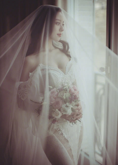 郎朗妻子吉娜个人资料简介(郎朗老婆吉娜的个人简介)