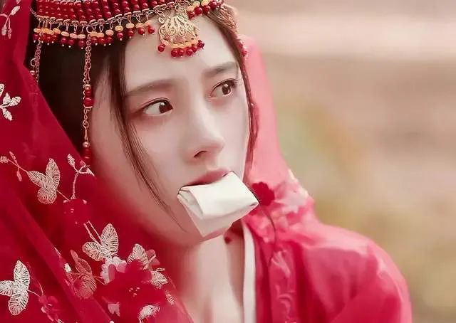 鞠婧祎面部变化分析图片(刘浩存和鞠婧祎怎么了)