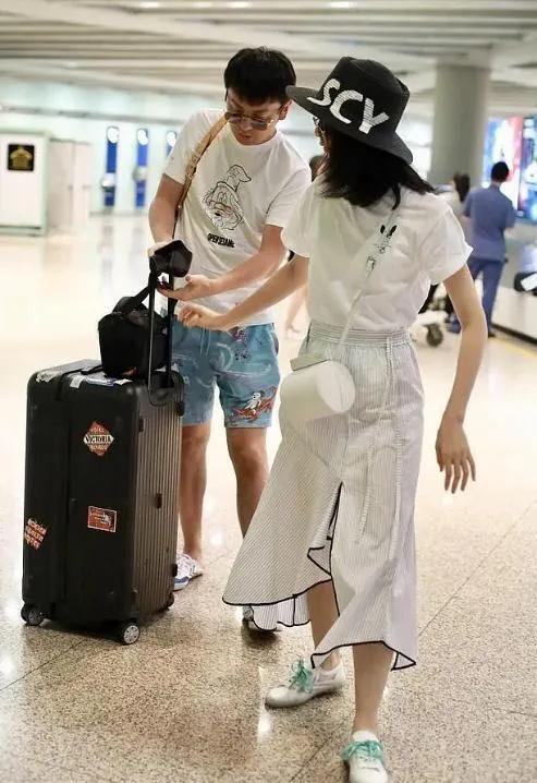 雷佳音和老婆吵架(演员雷佳音的老婆照片)