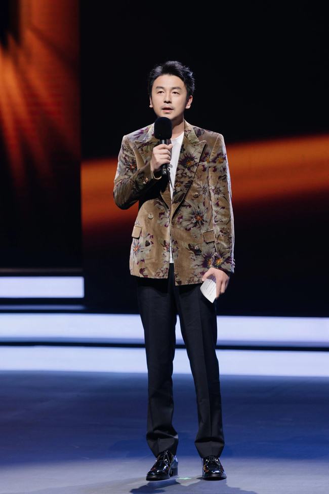 雷佳音和老婆吵架(演员雷佳音的老婆照片)