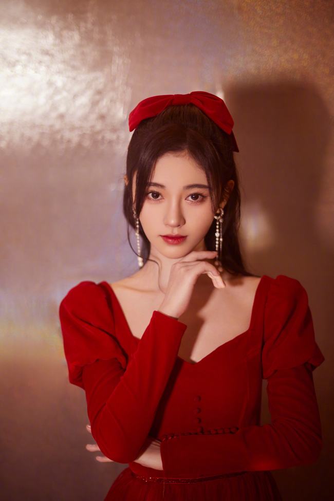 金智秀和鞠婧祎比美(金智秀和鞠婧祎谁更时尚)