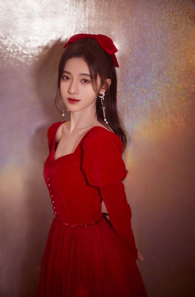 金智秀和鞠婧祎比美(金智秀和鞠婧祎谁更时尚)