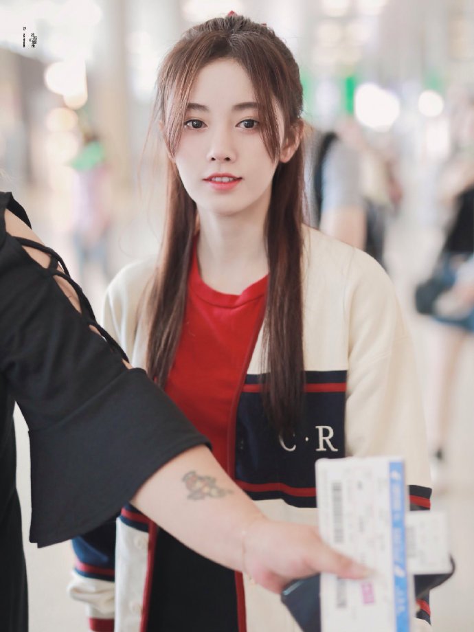 金智秀和鞠婧祎比美(金智秀和鞠婧祎谁更时尚)