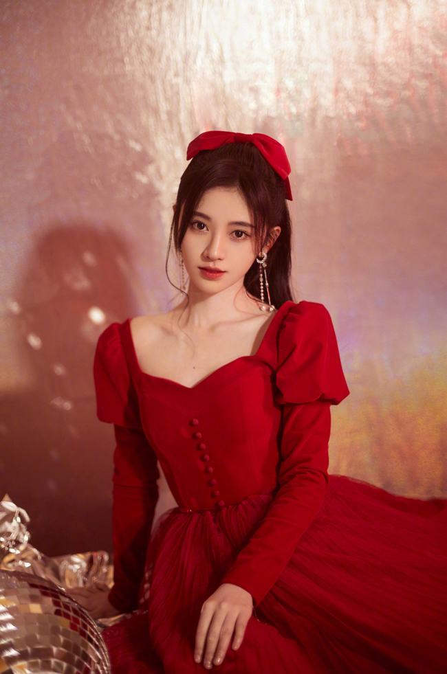 金智秀和鞠婧祎比美(金智秀和鞠婧祎谁更时尚)