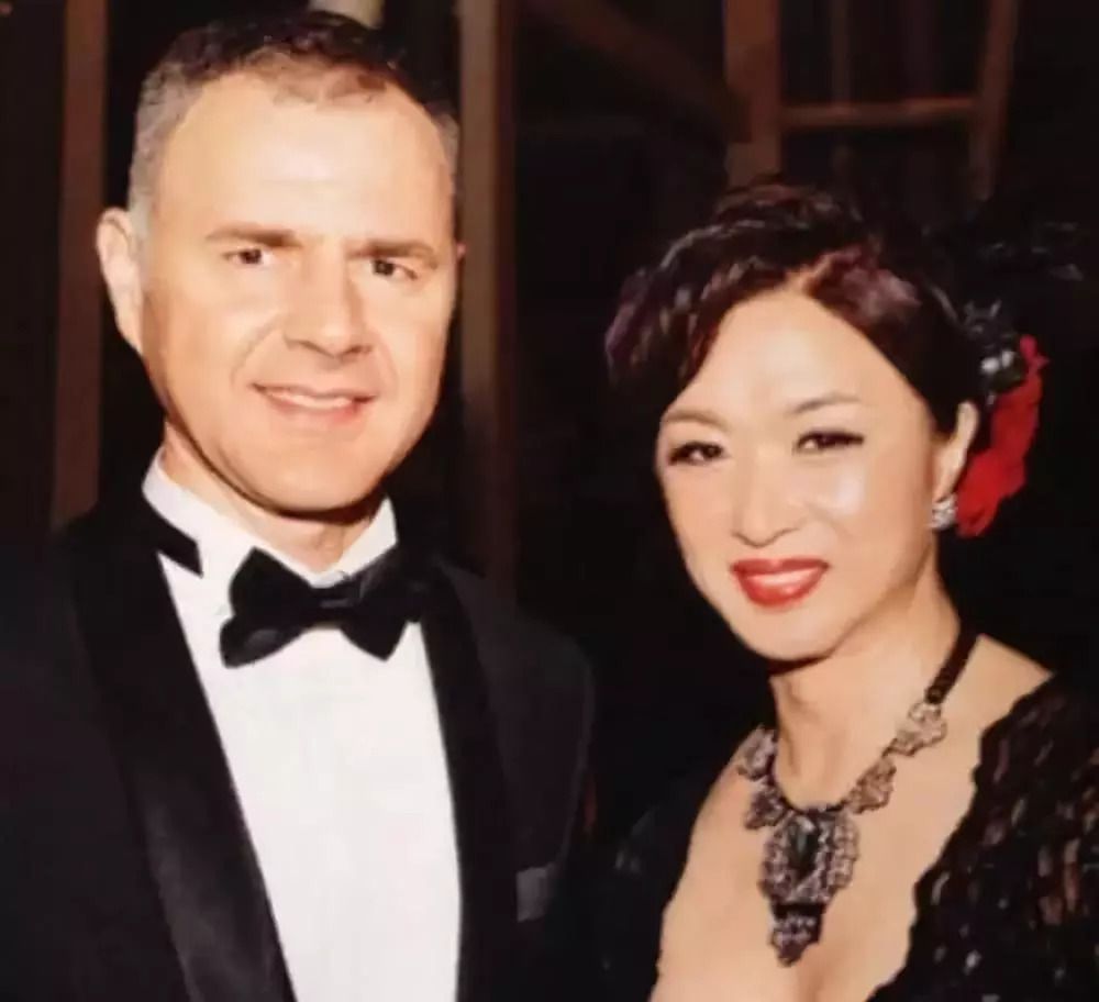 金星和她老公怎么结婚的(她是金星曾经的妻子)