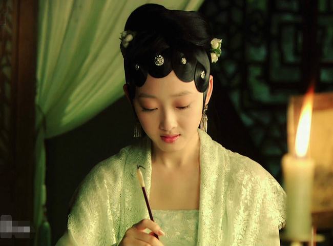 蒋梦婕戴黑色口罩照片(蒋梦婕的胸口有痣吗)
