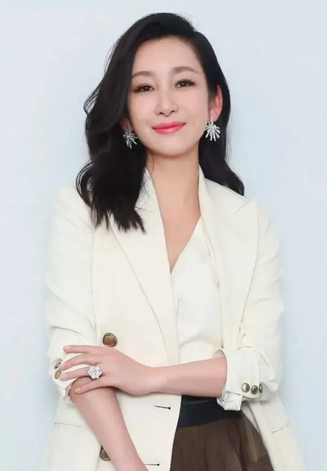 秦海璐生气王新军会哄他吗(秦海璐王新军恩爱瞬间)