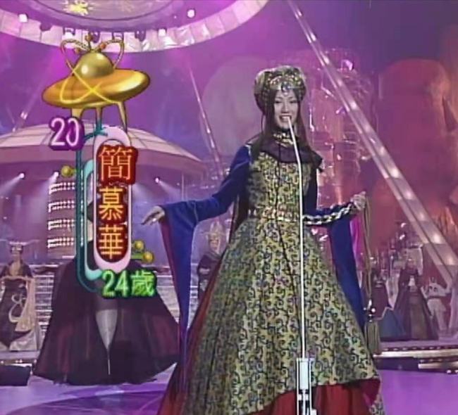 简慕华时隔四年再拍港剧(简慕华复出拍剧意外走红)